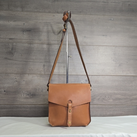 Madewell Handbags - Madewell tan Leather Crossbody Shoulder Bag